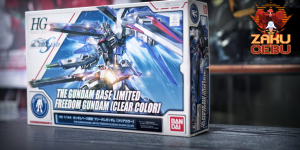 Gundam Base Limited 1/144 HG Freedom Gundam (Clear Color)